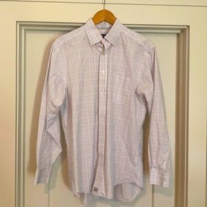 Men’s Medium Vineyard vines shirt.  White with blue and pink pattern.